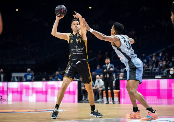 手的背后 手的背后