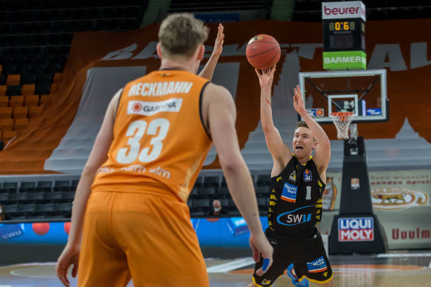 人员调整动 人员调整动